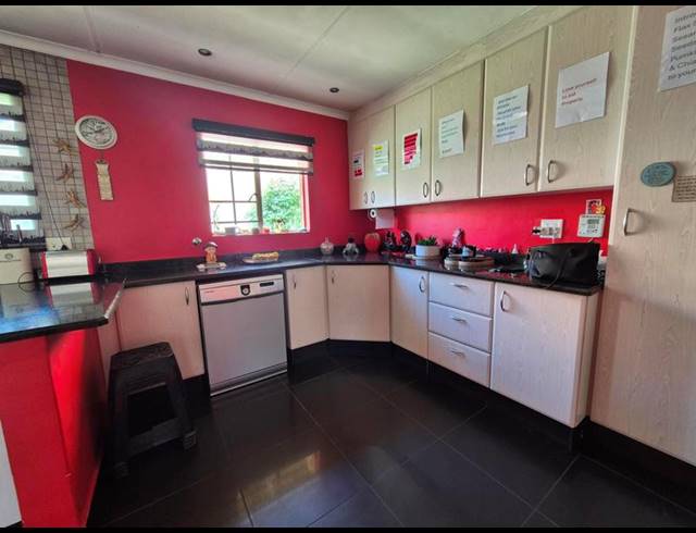 6 BEDROOM HOUSE FOR SALE IN ELANDSPARK